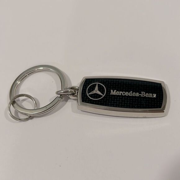 NWOT Mercedes-Benz Silver Key Chain - Picture 1 of 5